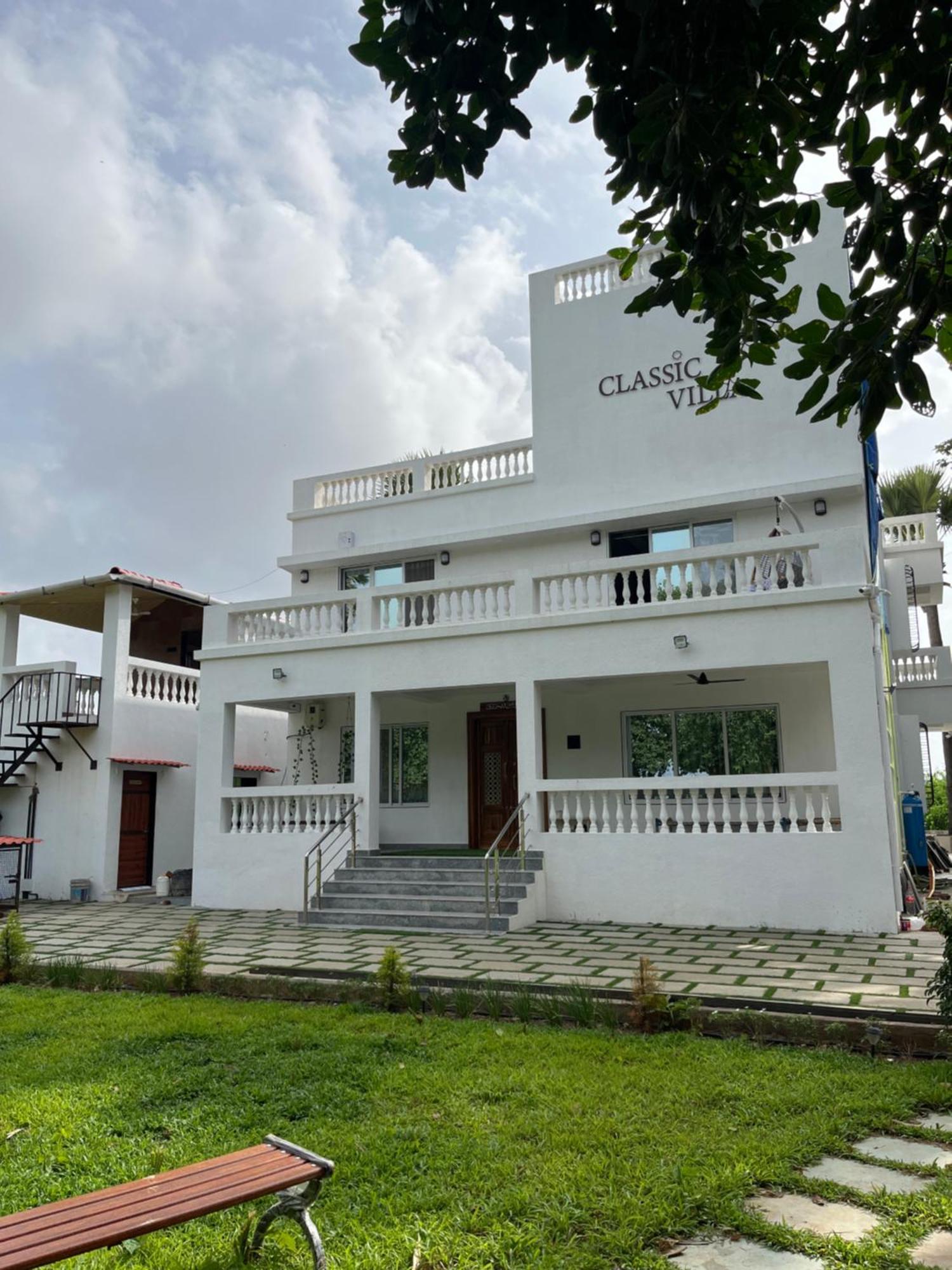 Classic Villa Pālghar Esterno foto